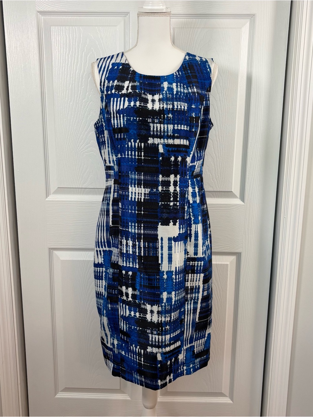 Kasper Blue Abstract Sheath Dress Size 10 Sleeveless Career Office Work Midi